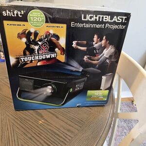 EUC Shift3 Lightblast Entertainment Projector 10' Image Of Movies & Video Games